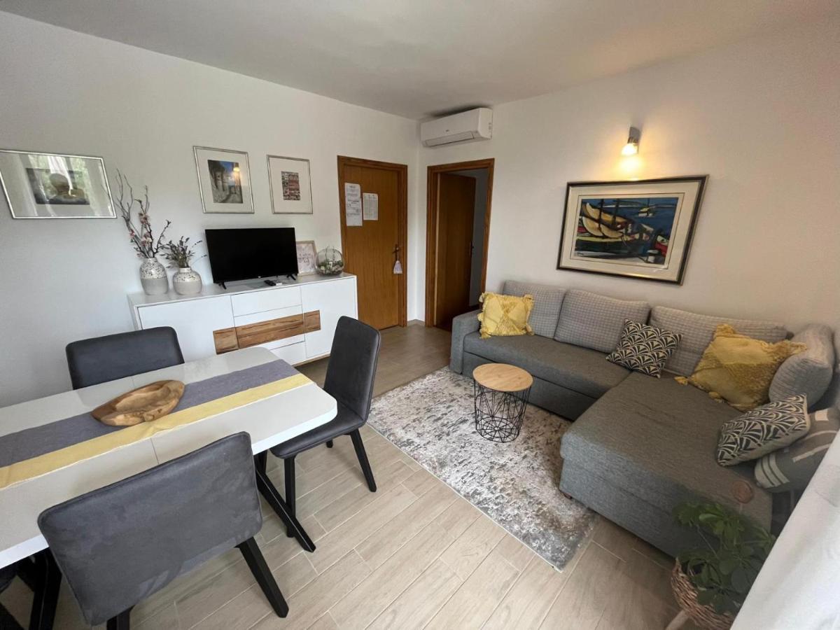 Apartmani Anica Risika Kültér fotó