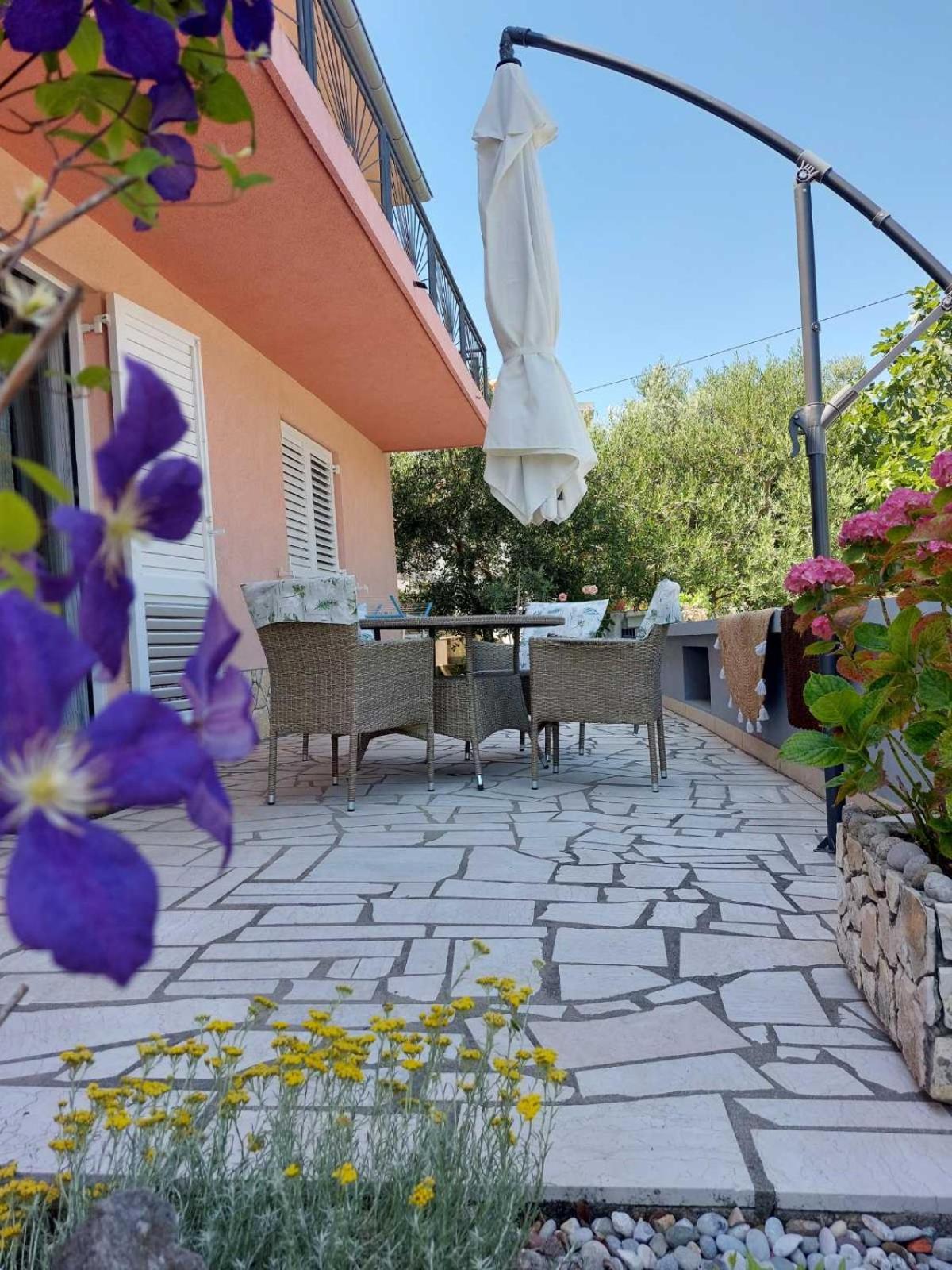 Apartmani Anica Risika Kültér fotó