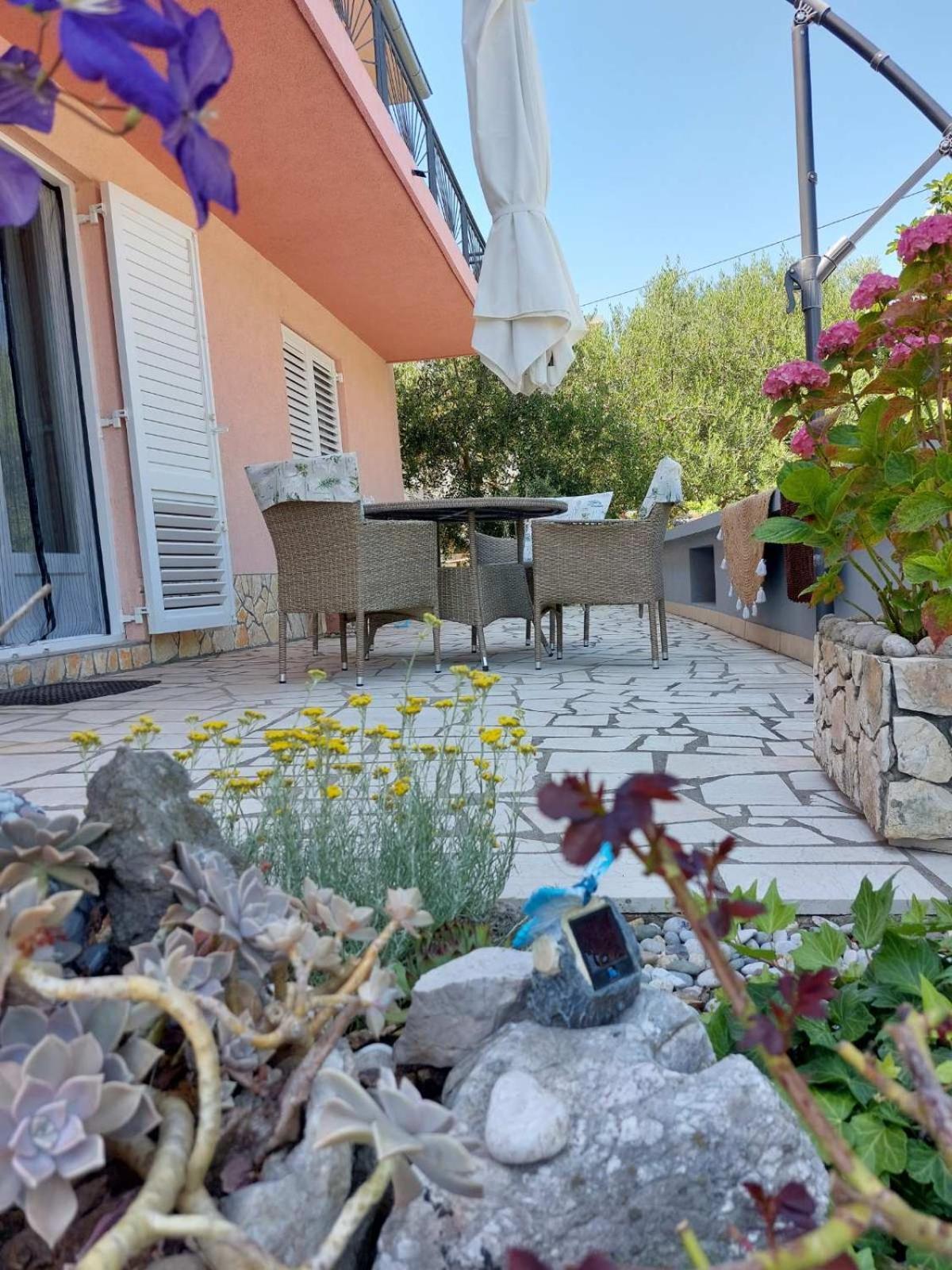 Apartmani Anica Risika Kültér fotó